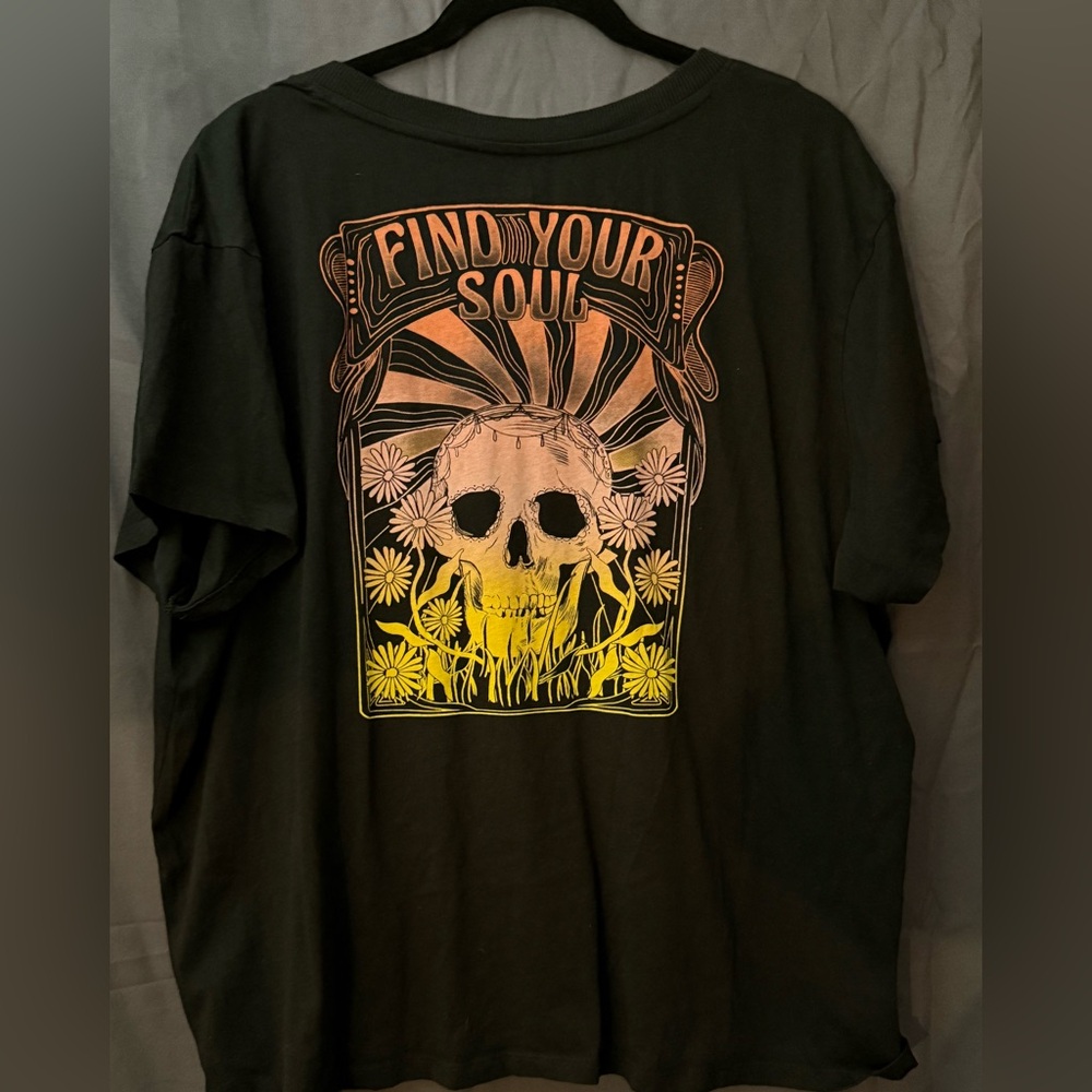 Heritage Black Tee with Skull Design - Picture 2 of 6